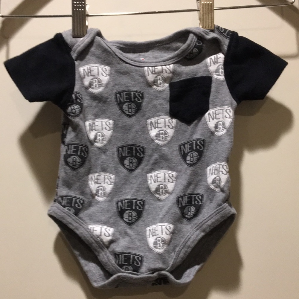 NBA Brooklyn Nets Baby one piece short sleeve Onesie snap closure size 0-3M